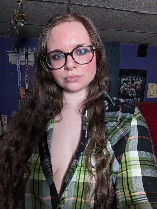 Stripping off a sexy green plaid shirt for you.  Photoshoot available on my sub sites. https://t.co/