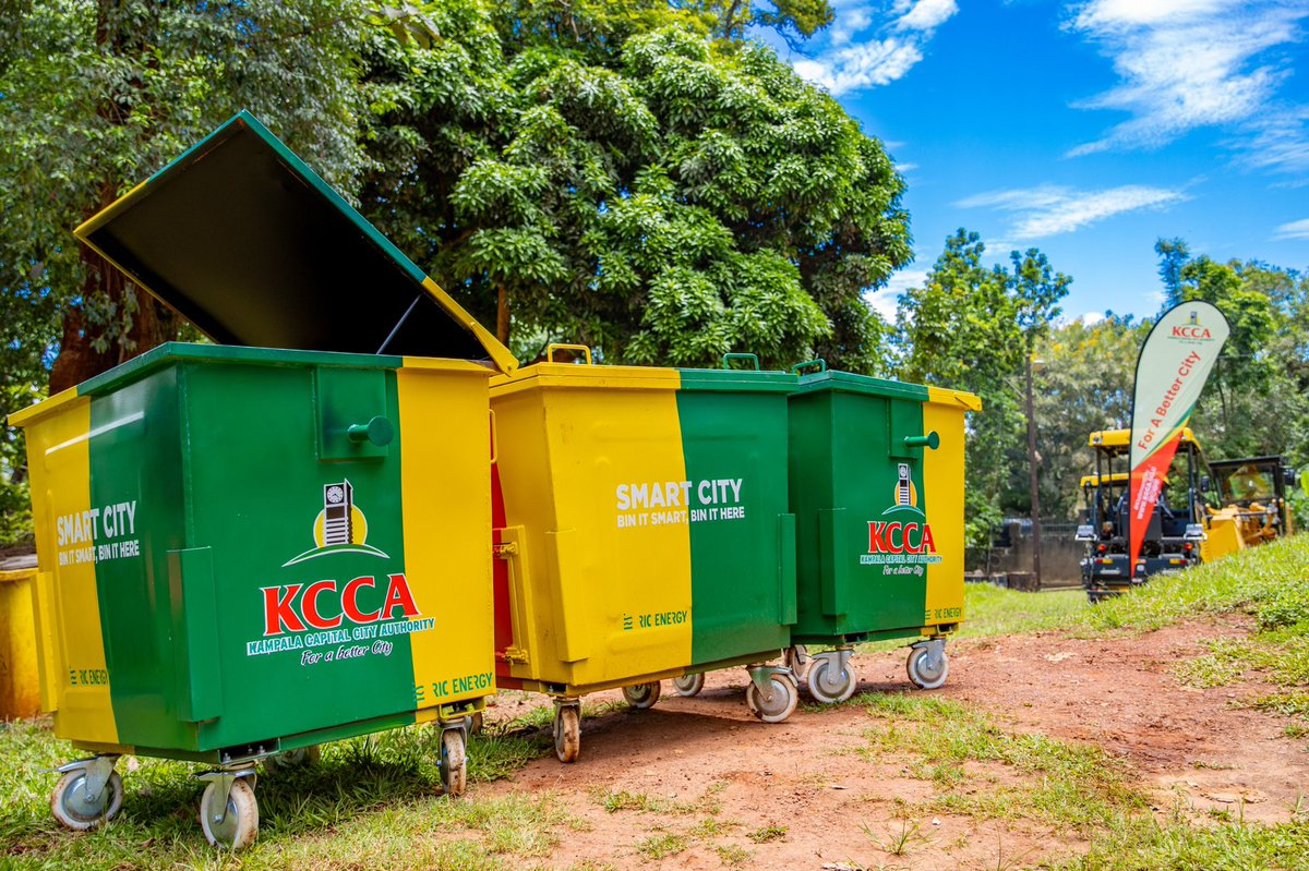 KCCAUG's tweet image. For proper waste management, we have installed waste storage containers (skip containers and street litter bins) across the city. 
We implore the public to ENSURE that all garbage is disposed of in these designated places #ForABetterCity.