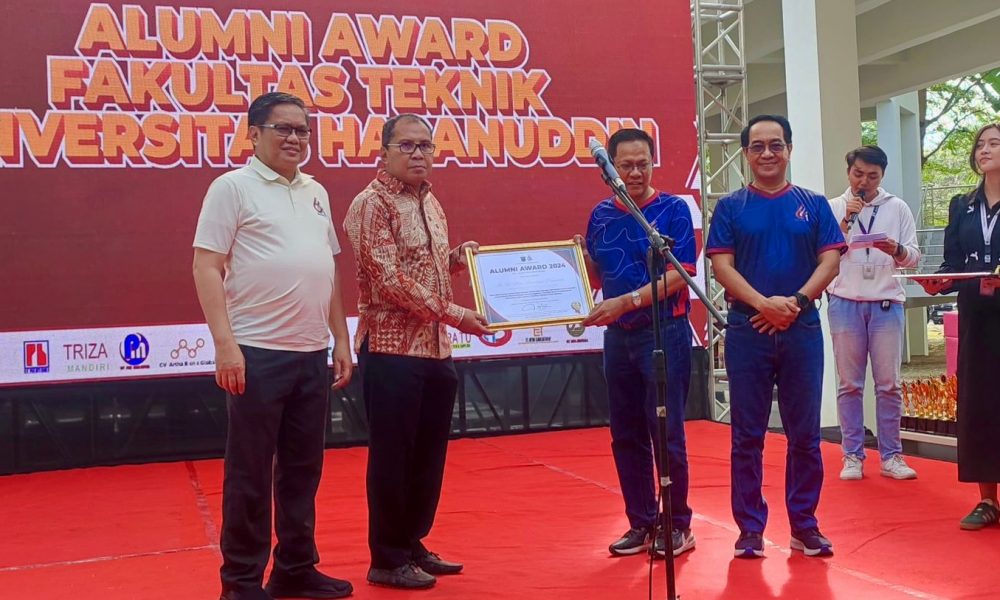 Danny Pomanto Dianugerahi Alumni Award 2024 di Dies Natalis ke-64 Teknik Unhas: GOWA, EDUNEWS.ID – Wali Kota Makassar Moh Ramdhan Pomanto mendapat penghargaan Alumni Award 2024 atas dedikasinya yang tinggi kepada almamater serta prestasi… dlvr.it/TCfKzm