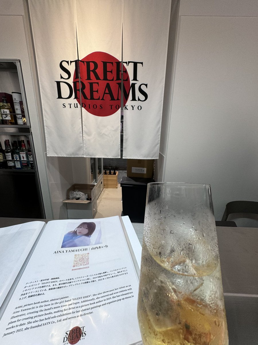 kimushin7's tweet image. GROUP EXHIBITION 『Earth Angels』
あいにゃん本日も在廊ありがとうございました🖼️🥂✨滑り込みで訪れてくれたすぅちゃんにも立ち会えて良かった☺️✨
@aina0703 @sumiredooon 
#SDSTYO #streetdreamsmag
#SDMfeatures #ART