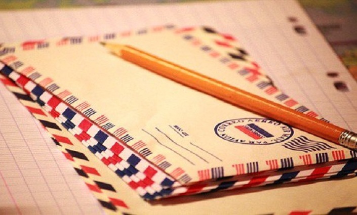 হাতের লেখা চিঠিতে প্রিয়জনের সুভাস থাকতো