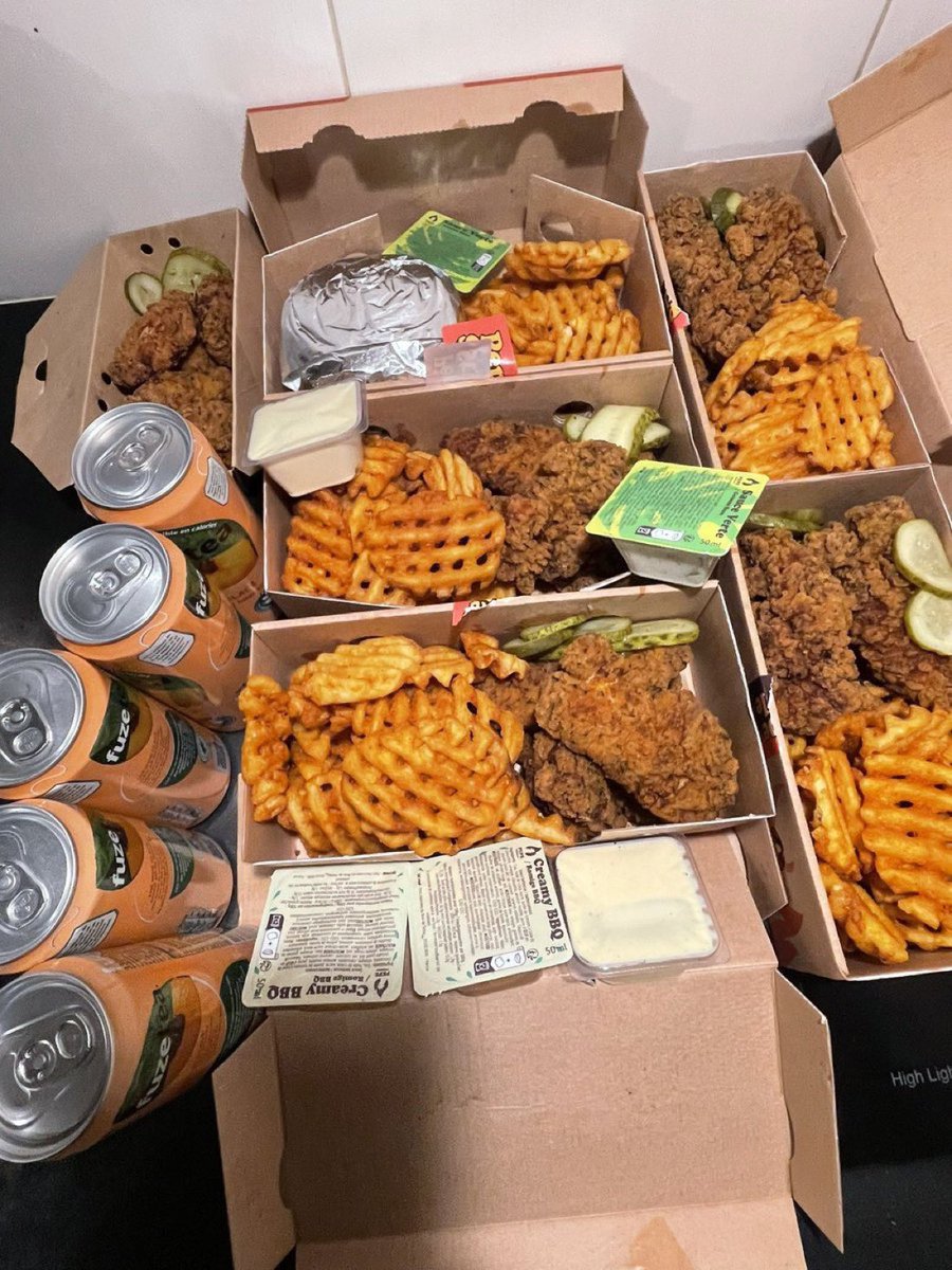 ThePepeChicken's tweet image. Pepe Chicken offert 🐔🔥
RT avec une bonne excuse pour manger gratuit avant la rentrée !