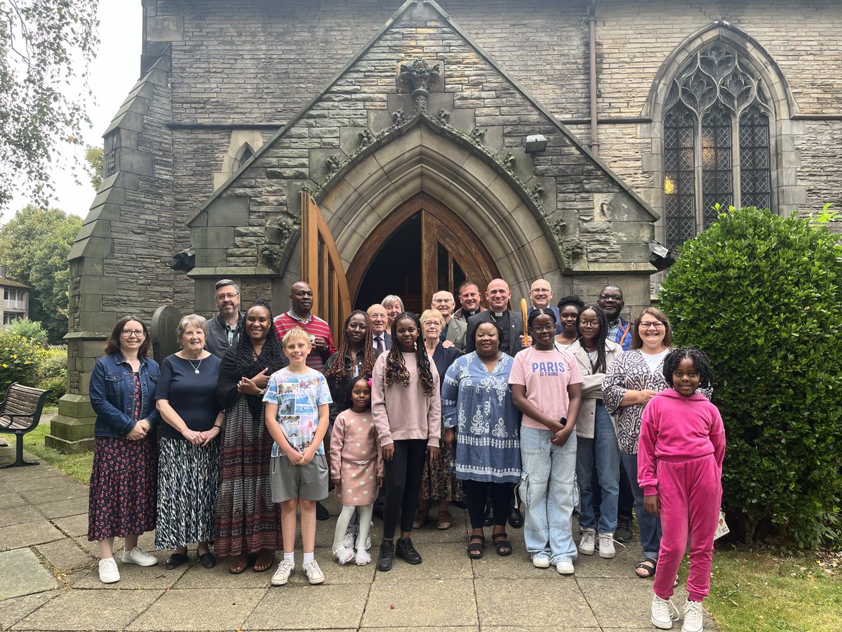 PeteWilcox1564's tweet photo. Genuinely excited to commission this church grafting team this morning to go from St Lawrence, Tinsley to St Mary, Catcliffe in @TheRiversTeam @DioceseofSheff #LightsForChrist https://t.co/W2juUiK0Bv