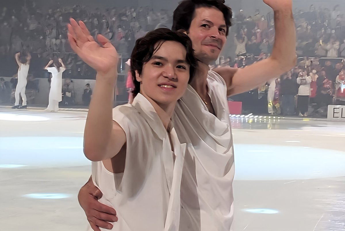 121711S's tweet image. #FOI
#フレンズオンアイス2024
大楽周回

ステファンが昌磨さんと一緒に滑ってくれた✨✨
わ〜✨嬉しい😍
心なしかヘアスタイルも似ていて
ステファンと昌磨さん2人居る姿がまた見れて幸せな日々でした！
来年もまたお願いします
#宇野昌磨
#ステファンランビエール