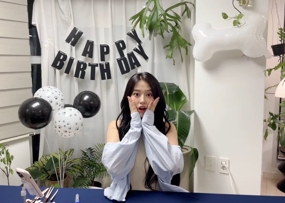 yujtriever's tweet photo. Yujin's capture time 🤍 https://t.co/qSEPoiBENl