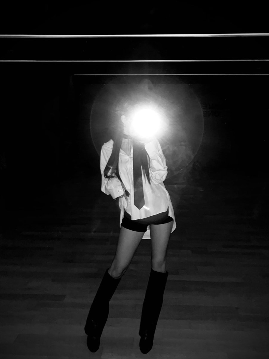 izna_offcl's tweet image. [izME📮]

𖦹.𖦹 v

#izna #이즈나
#YOONJIYOON #윤지윤