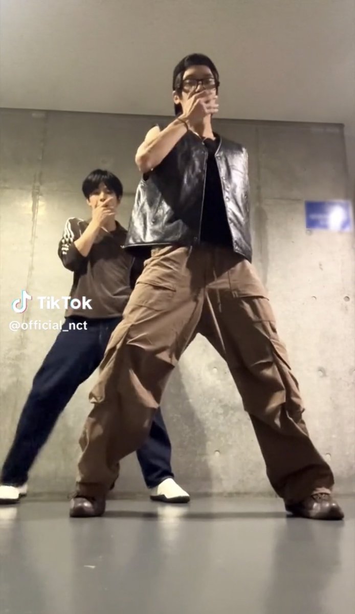 ohsionstyle's tweet photo. 20240901 official_nct 's tiktok update
DIAFVINE
DV.LOT 698 V-Neck Vest Sheepskin 1mm
$ 441 / Rp 6.851.000
#SION #μμ¨ #γ·γͺγ³
#NCTWISH #μμν°μμ #NCT
#SIONFASHION #SI0NSTYLE
@nctwishofficial https://t.co/QncL7XPtb4
