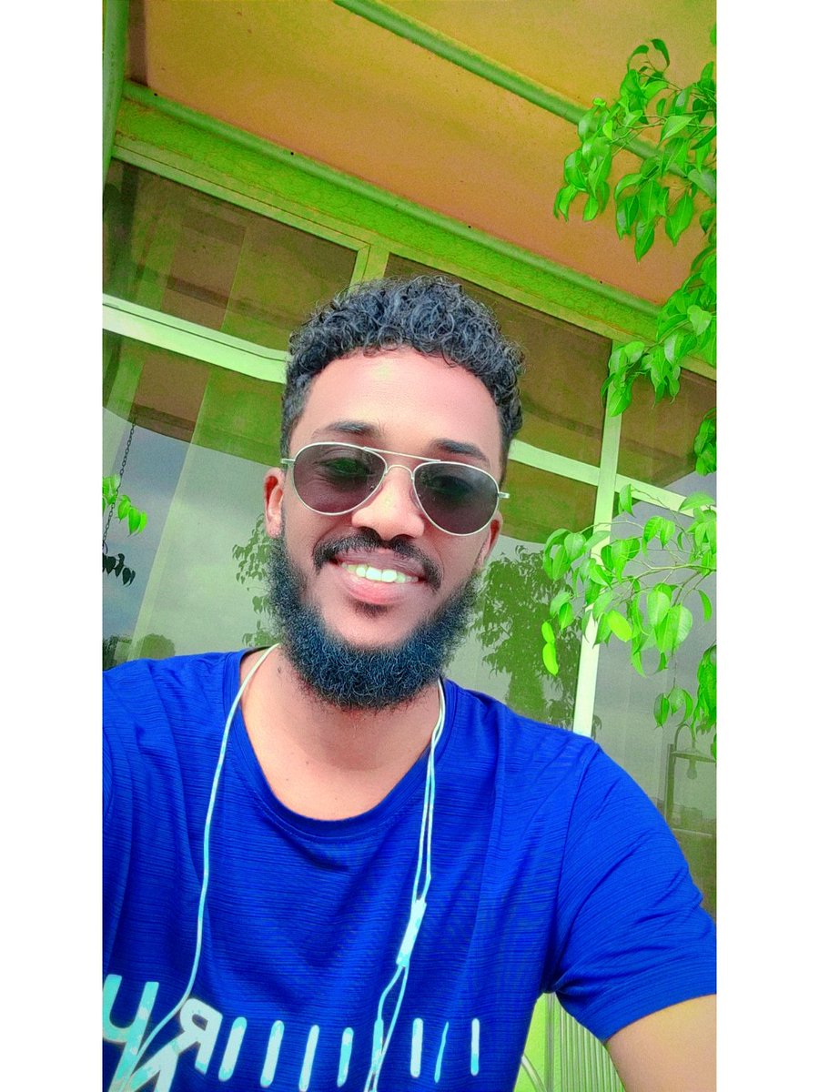 "بعض الصور تلتقط بفرح لتحزنك بوقت لاحق ."