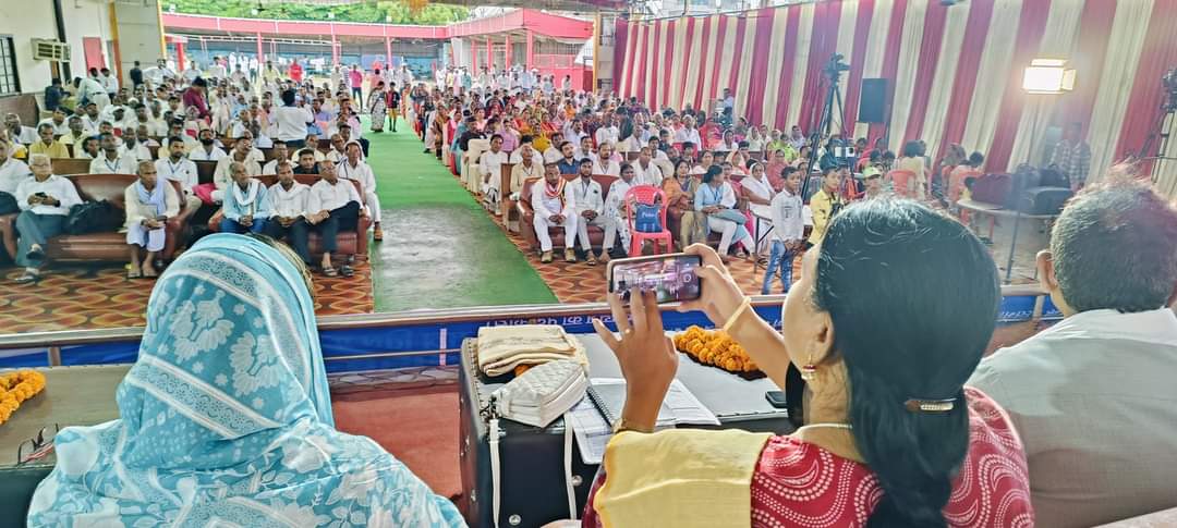 AdvAghara's tweet photo. #बहुजन_मुक्त्ति_पार्टी उत्तर प्रदेश का राज्य अधिवेशन सत्यम हाॅल गोरखपुर में मा. प्रवेंद्र प्रताप सिंह राष्ट्रीय अध्यक्ष BMP, नई दिल्ली इनकी की अध्यक्षता में चल रहा है।
सत्ता पर राज करो
#बहुजनों_शासक_बनो
#Bmp4Up
#Bmp4India
#BahujanMuktiparty https://t.co/gPNeQzXftD