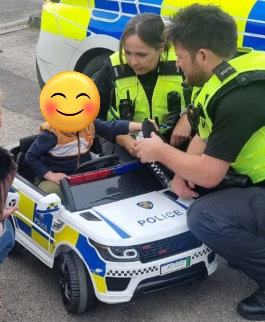 Maria McCoy (@kizzycoy1) on Twitter photo One very happy wee man today <a href="/cheshirepolice/">Cheshire Police</a> Thank You for taking the time to speak with him #communitypolicing โบ๏ธ One very happy wee man today <a href="/cheshirepolice/">Cheshire Police</a> Thank You for taking the time to speak with him #communitypolicing โบ๏ธ