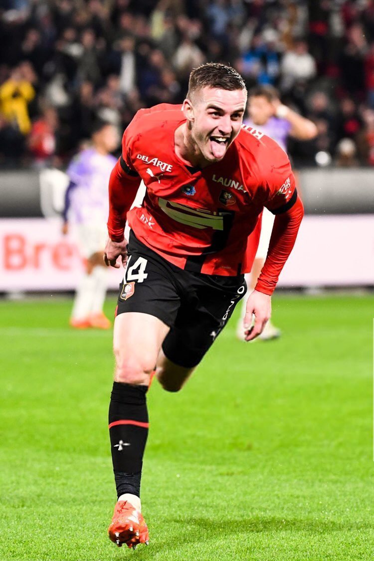 Bon dimanche 
Et bon match ❤️💪🏼🖤
Attention ⚠️ Match piège 
#SDRSRFC #SRFC