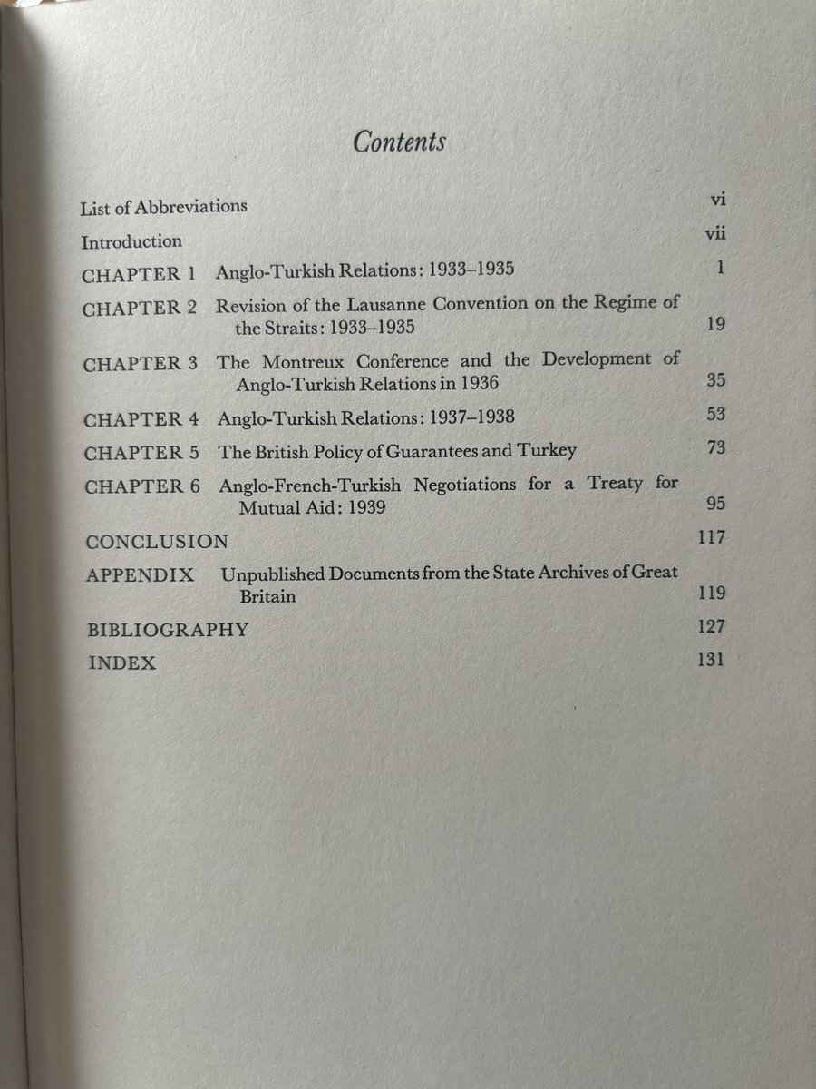 1930’larda Türkiye-İngiltere ilişkileri üzerine 1976’da yayımlanmış oldukça iyi bir eser. Yazarı ise şaşırtıcı bir isim: Todor Jivkov’un kızı Ludmila Jivkov. Kitap oldukça kapsamlı birincil kaynak çalışmasına dayanıyor. Aradan geçen yarım asıra rağmen okunmasını tavsiye ederim.