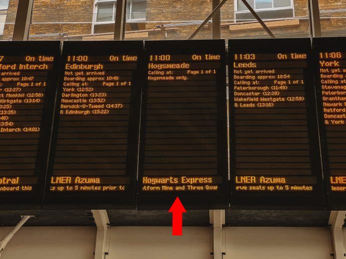 EiProfeta's tweet image. Como ocurre cada 1 de septiembre, se puede ver esto en la estación de King's Cross. Maravilloso. #BackToHogwarts