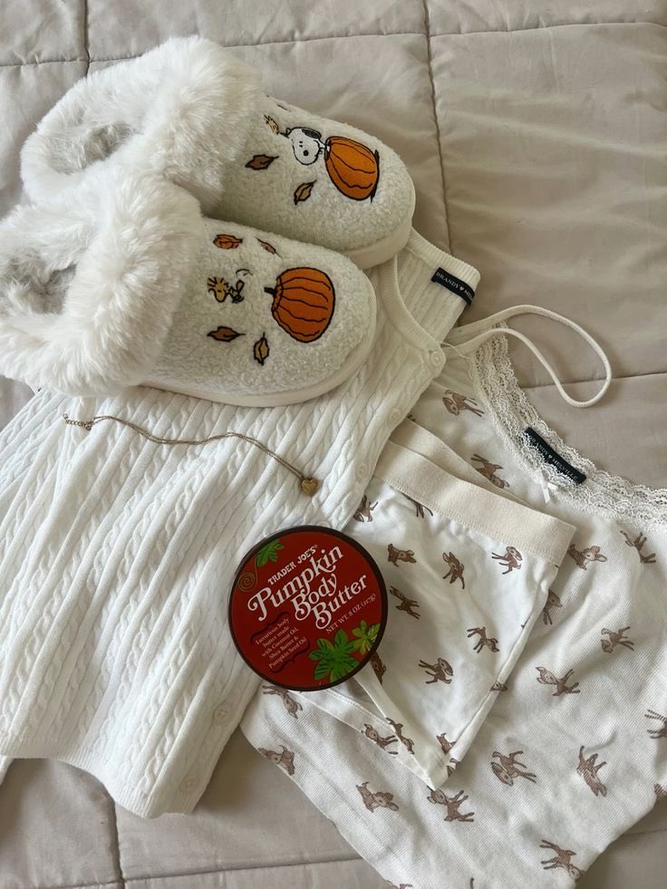 girlinfairy's tweet photo. september 1st ♡🍁🧦 https://t.co/28StXu0nPd
