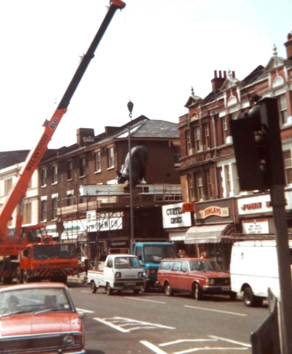The Catford Cat is 50 years old. Do you😻 it or 😾 it?