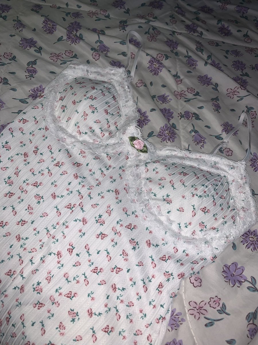 nameyaye's tweet photo. จั้มลายดอกกุหลาบ 🎀
Size: s m (มีฟองน้ำในตัว)
ไม่มีตำหนิ 
🏷️ ส่งต่อ 70.- https://t.co/qTAt5KM3zS