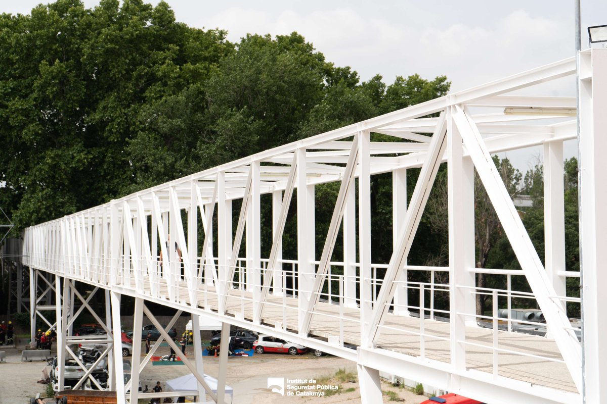 Iniciem el setembre i el nou any acadèmic amb el lema "𝐒𝐞𝐠𝐮𝐫𝐞𝐭𝐚𝐭 𝐢 𝐬𝐨𝐜𝐢𝐞𝐭𝐚𝐭 𝐠𝐥𝐨𝐛𝐚𝐥". 

Estigueu alerta a les nostres xarxes i a la pàgina web per conèixer convocatòries de cursos, formació oberta, projectes de recerca o d'altres. Comencem nou curs!