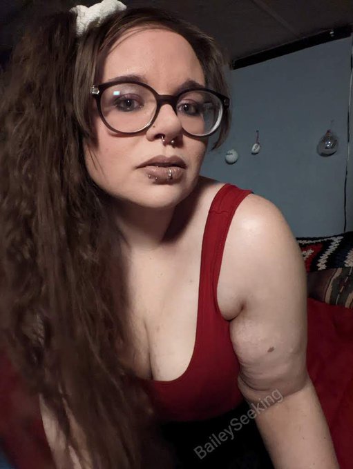 90s girl photoshoot. I'm really feeling myself in this one!   Available on my sub sites. https://t.c