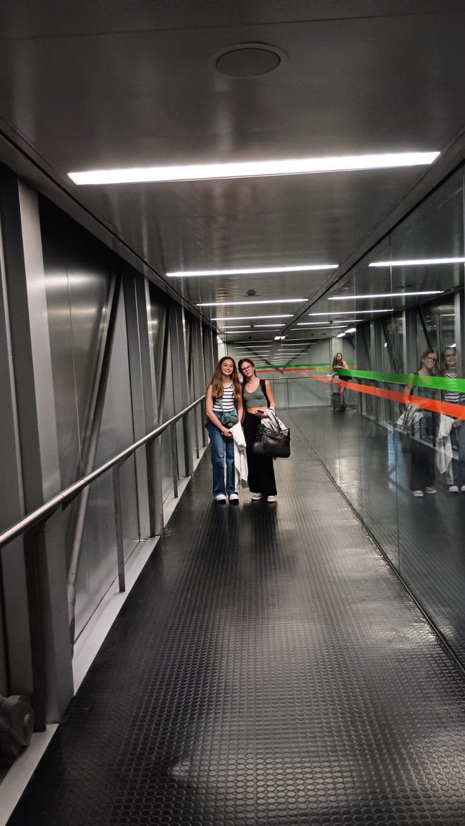 alfonsoviiiplus's tweet photo. Después del periodo estival reiniciamos de nuevo la aventura #ErasmusPlus con dos movilidades de corta duración, de 25 días, para dos de nuestras alumnas de 4 de ESO. Ellas se integrarán en la vida del Lycée Notre-Dame de GUINGAMP (Francia).Hoy iniciaron su viaje. @IESALFONSOVIII https://t.co/icQelKt1Fq