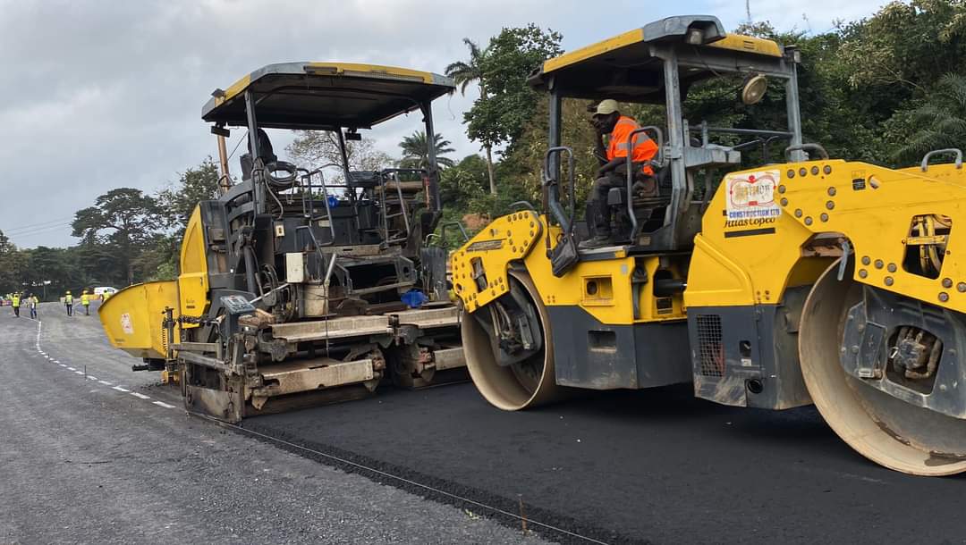NanaDarko__'s tweet image. The ongoing Asphalting of Takoradi to Secondi Road Expansion project in the Western Region of Ghana🇬🇭

#RoadsForDevelopment 
#ItIsPossible