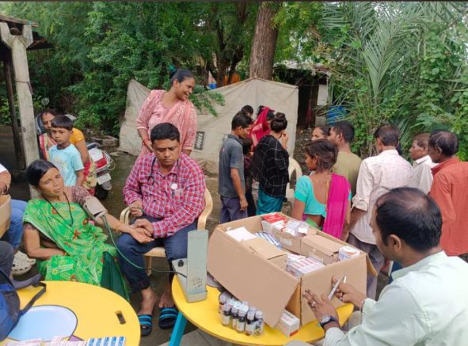 <a href="/irushikeshpatel/">Rushikesh Patel</a> 
વરસાદી માહોલ અને અતિવૃષ્ટિ મા અને રજા ના દિવસે પણ પંચાયત ફાર્માસિસ્ટ પોતાની કામગીરી કરવા હરહંમેશ ની જેમ તૈયાર 
હંમેશા સરકાર ની સાથે રહી, સરકાર ને વફાદાર રહી ને 👍👍👍