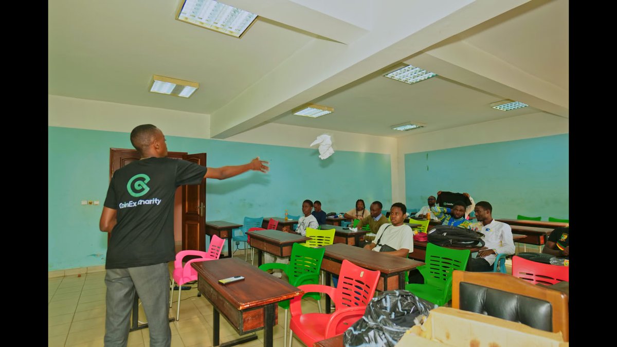 steploic's tweet image. Organiser un meetup, ce n&apos;est pas de la tarte !  Mais voir l&apos;enthousiasme des étudiants de l&apos;ENSPY pour les crypto, ça vaut tous les efforts. Merci à tous d&apos;avoir joué le jeu. #CoinEx #Crypto #ENSPY #Organisation