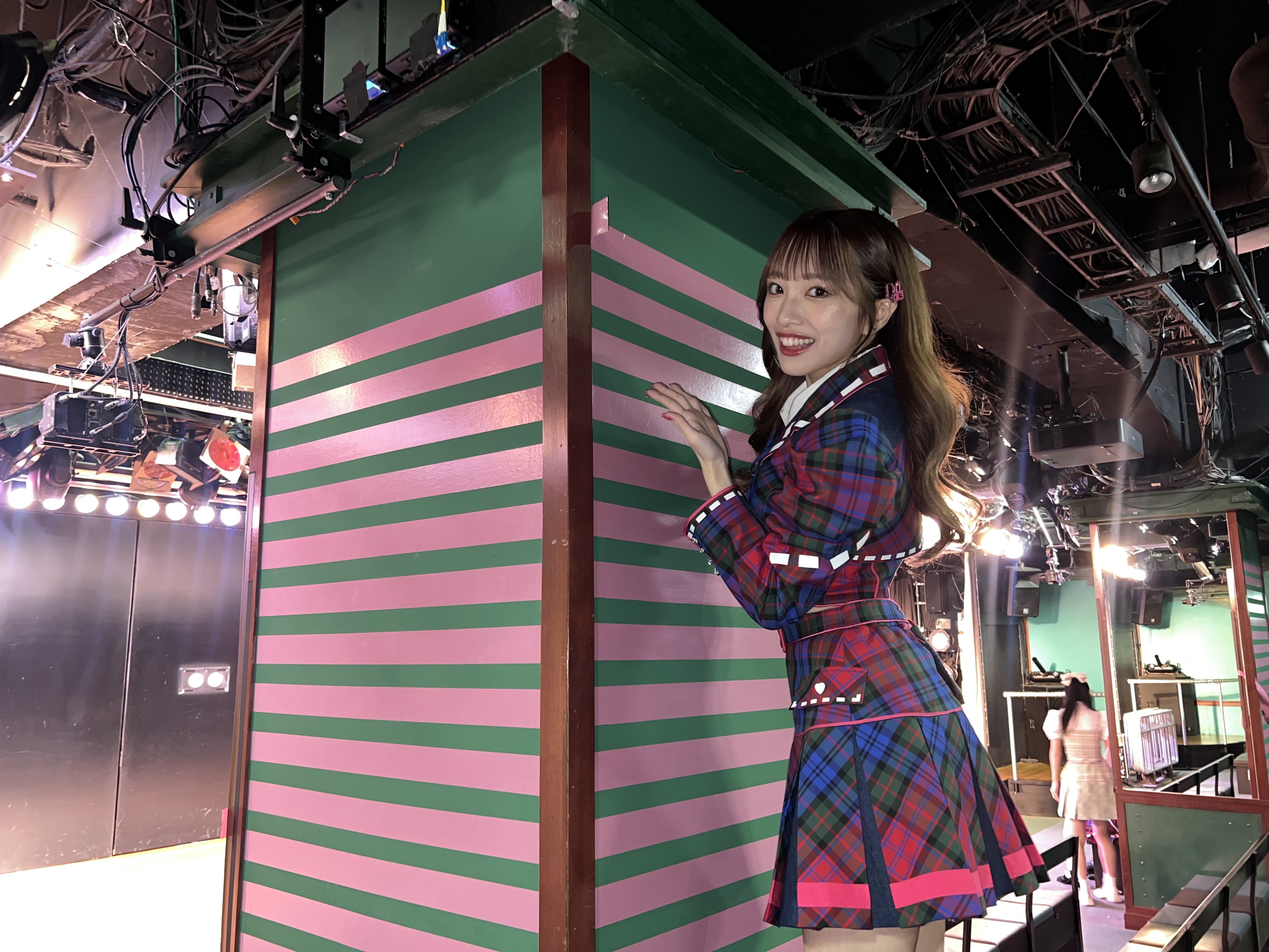 AKB48 2025 新・劇場壁写ランダムバッジ | AKB48 Official Shop