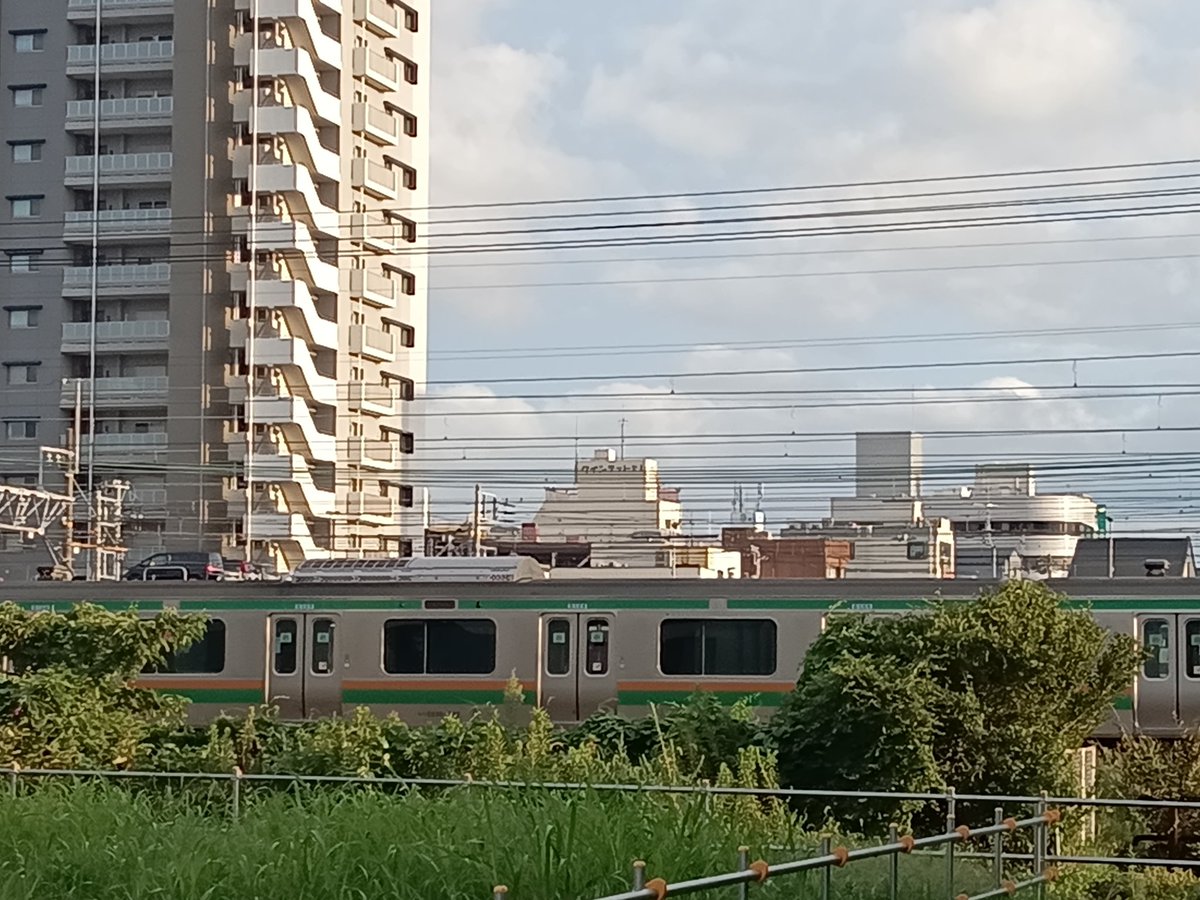 hide02061105's tweet photo. 東海道線が運転見合わせの影響で東日本の車両がずっと戻れずに停車中。
明日にはお家に帰れるんかな～?! https://t.co/d3Kkj5ifIm