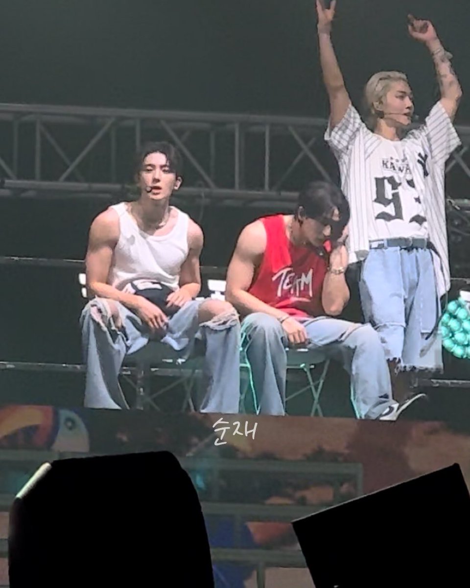 for82sy's tweet photo. 뭐야 https://t.co/qlf0xIQtwg