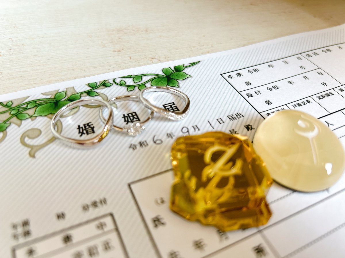 つきひ tweet media