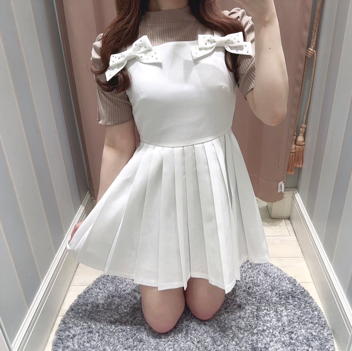 evelyn原宿店 𝐬𝐭𝐚𝐟𝐟 𝐜𝐨𝐨𝐫𝐝𝐢𝐧𝐚𝐭𝐞🎀🤍 ♡ビジューリボン