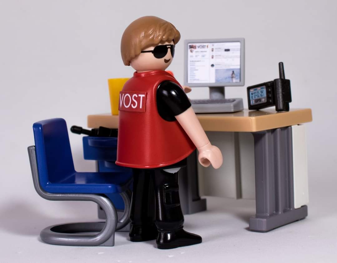 VOSTcvalenciana's tweet photo. En #emergencias, las redes sociales no son un juguete. Sigue y difunde únicamente información contrastada de perfiles oficiales 🚨
#VOST #VostTeam https://t.co/VRe3FZyWJ3