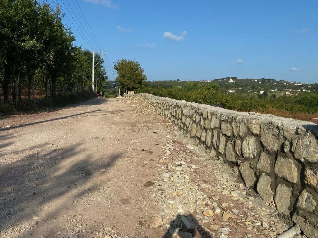 Taş Duvar İşçiliği Nedir?

Taş duvar işçiliği, doğal taşların özenle seçilip işlenerek duvarlara dönüştürülmesi sürecidir. Çok eski uygarlıklara kadar izini sürebileceğimiz bu mimari teknik, hem estetik hem de dayanıklılık açısından diğer yapı
tasustasi34.com/tas-duvar-isci…