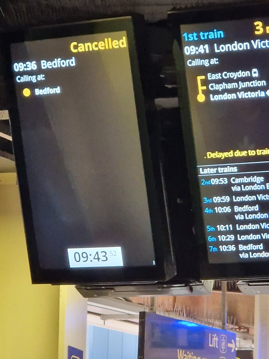 Anthony Smith Transport Matters (@ajcsmith101) on Twitter photo 0936 <a href="/TLRailUK/">Thameslink</a> Gatwick heading north cancelled last minute?! Hordes of confused passengers! Why cancelled? 0936 <a href="/TLRailUK/">Thameslink</a> Gatwick heading north cancelled last minute?! Hordes of confused passengers! Why cancelled?
