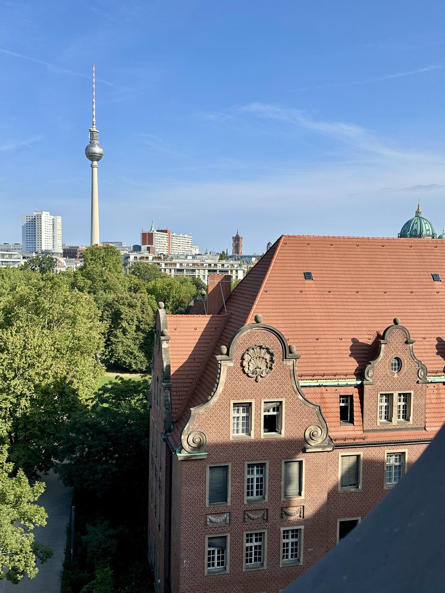 Bernard_P's tweet photo. #IFA #Berlin let’s go! Mark your calendars for ⁦⁦⁦@intel⁩ next-generation Core Ultra launch event on Sept. 3 at 6pm CEST (9am PT) https://t.co/GRjTY6YGpE https://t.co/Rx38mcc3Ed