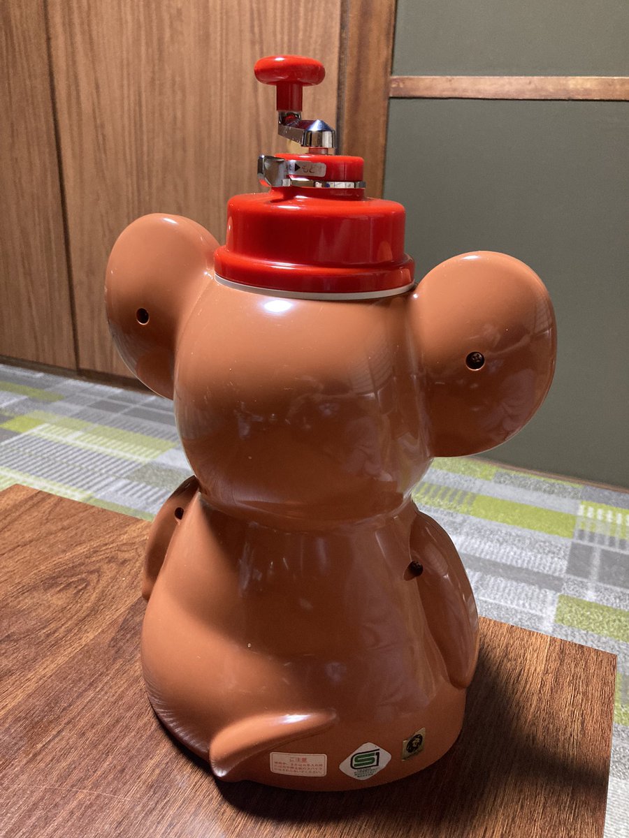 半世紀はうちにいたトムとジェリーのかき氷かき器。綺麗にして削ってみたらまだまだ現役。すごっ。