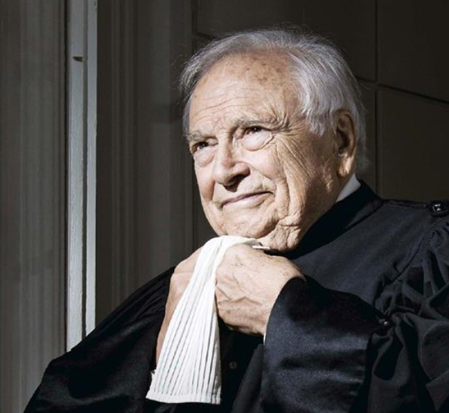 Son engagement était profond, ses prises de paroles précieuses, ses plaidoiries puissantes. L’homme et l’avocat ne faisaient qu’un dans une humanité jamais prise en défaut. La @presseju adresse ses pensées émues à la famille d’Henri Leclerc.

© Eric Garault