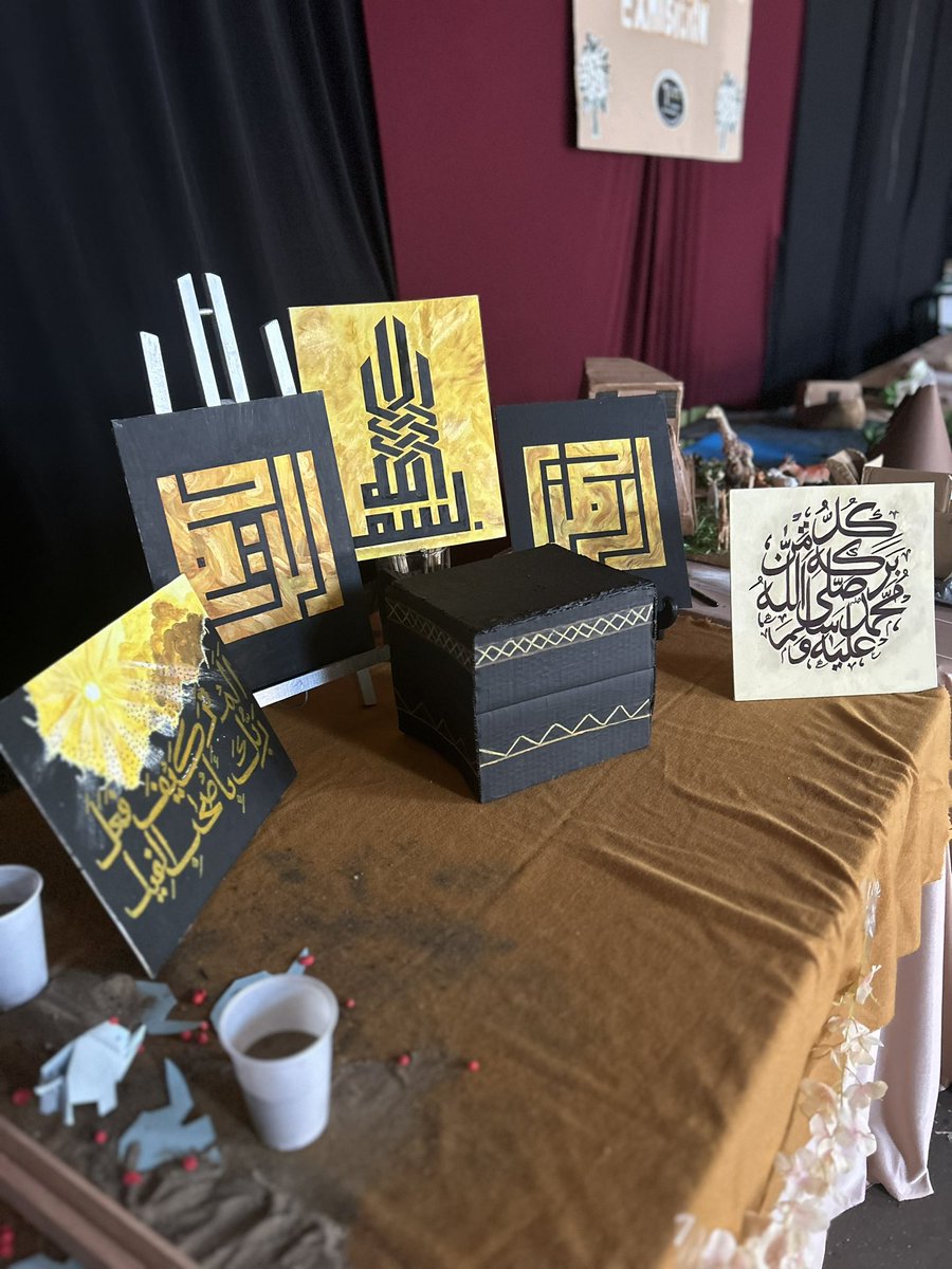 LadjnaNL's tweet photo. Naast de religieuze competities krijgen ook leden met een creatieve knobbel de kans om hun talenten te laten zien. Dit alles is voor de rest te zien in een mooie tentoonstelling.
#ijtema #lajna https://t.co/lusPEMsai5