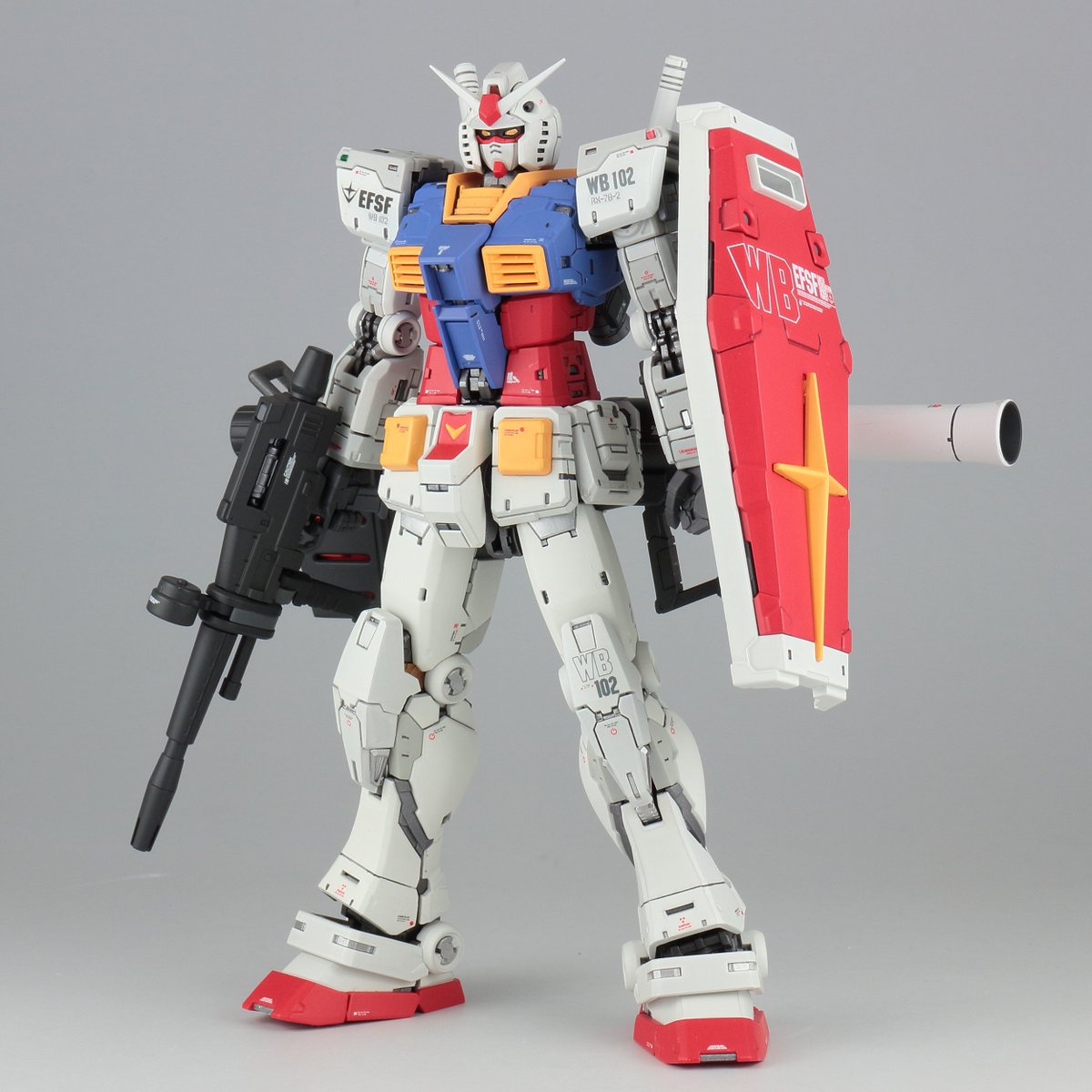 plamon310's tweet photo. RG ガンダムVer.2.0完成。
最高のキットですね。
特に弄る必要はないですが、頭部バルカンの開口部・ヒサシ段差の調整、目の周りをし0.5ミリ前に出しました。
ハンドとバーニア��ロボマニ・ロボバーニアへ変更してます。

#ガンプラ 
#RGガンダムver2 https://t.co/BRPzdp1qFN