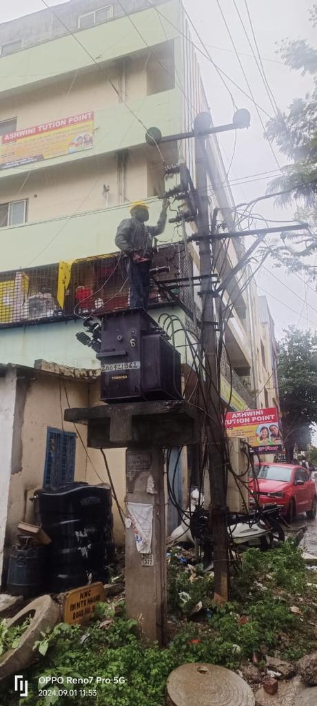 JacobBhoompag's tweet photo. #tspdcl staff are on duty in restoration of power supply https://t.co/jMdyXrOTrU