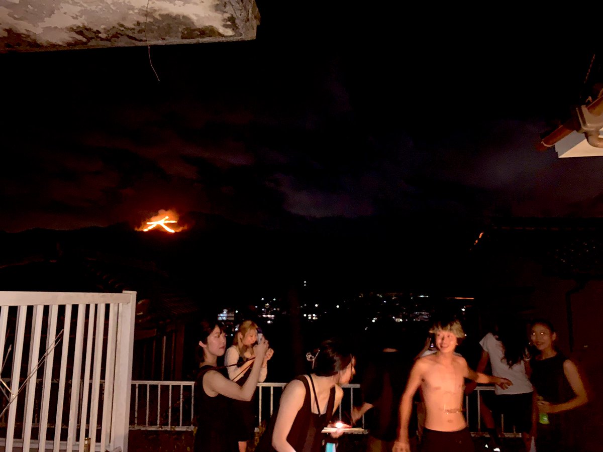 9/8(日）、文学フリマ大阪に出展します。既刊と、2月に東京で開催された「きらめき彫刻祭」での出展作品「モノ・シャカNo.11〈なぞる〉」を販売します。OMMビルにて12時〜17時。冷やかし歓迎、おいでやす🐦‍⬛
#文学フリマ　#文学フリマ大阪　#文学フリマ大阪12 #きらめき彫刻祭  #モノ・シャカ