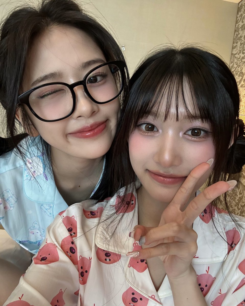 IVE_twt's tweet photo. 생일축하해 유진언니이이🐶🩵💋

#IVE #아이브 #LEESEO #이서
#HappyANYUJINday
#9월은_우리집포포_유진이의달 🦴 https://t.co/yPSLLSdAZ7