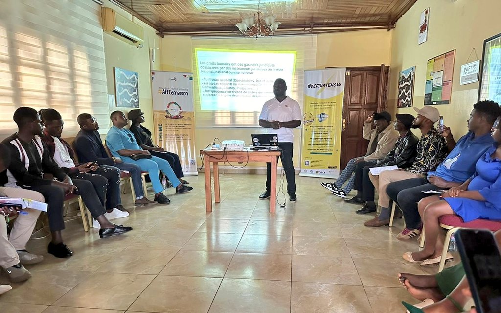 Le_TDK's tweet image. #BlogDay2024

Des blogueurs et créateurs de contenu d&apos;expression anglaise et française ont assisté au Digital Human Rights Workshop.
Organisé par @DefyhatenowWCA et @BloggersCM 

J&apos;y ai effectué une présentation sur la promotion des Droits de l&apos;Homme dans la création de contenu