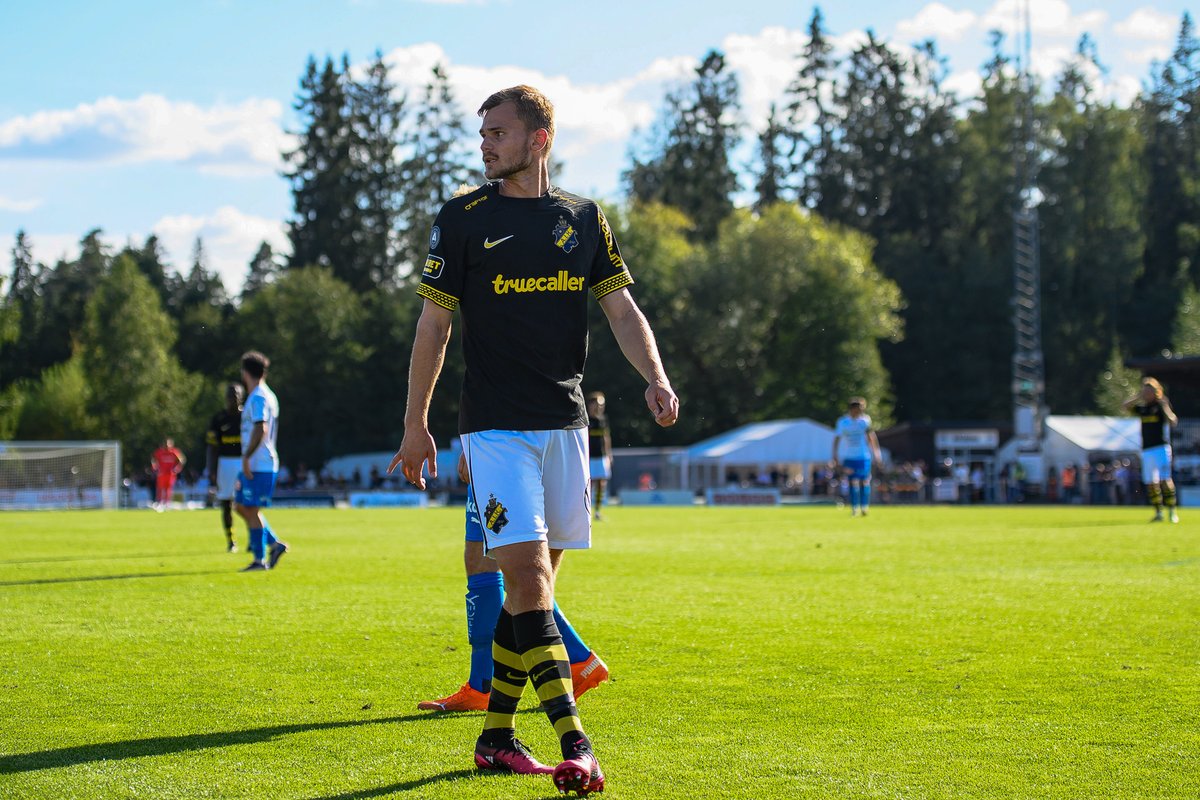 AIKfotboll's tweet image. En trio AIK-debutanter som direkt fick känna på segers sötma: Stanley Wilson, Oscar Uddenäs och Onni Valakari. 

Vi ser fram emot många fler framträdanden i den svartgula tröjan.