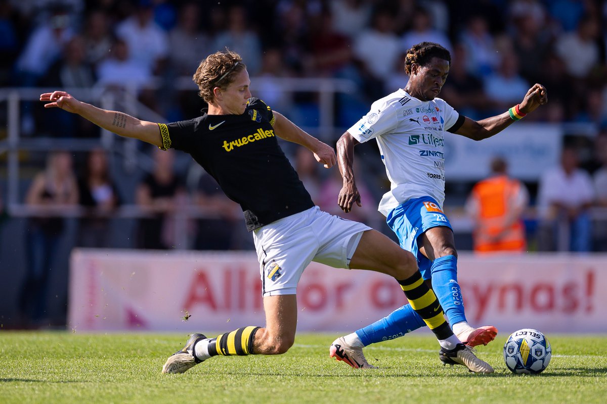 AIKfotboll's tweet image. En trio AIK-debutanter som direkt fick känna på segers sötma: Stanley Wilson, Oscar Uddenäs och Onni Valakari. 

Vi ser fram emot många fler framträdanden i den svartgula tröjan.