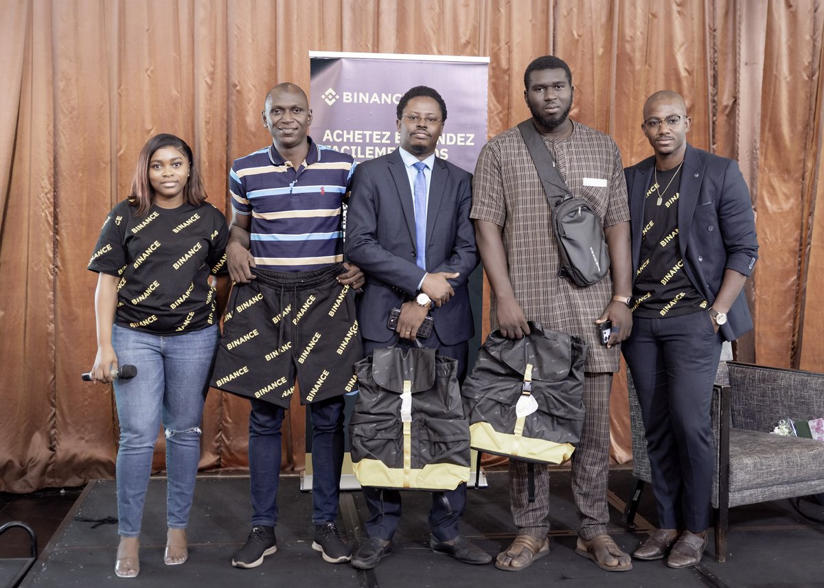 binanceafrique's tweet photo. Communauté Malienne 🇲🇱 🙌🏽

Plus de 300 passionnés de crypto nous ont rejoints pour notre tout premier meetup, et c'était au-delà de nos espérances !

Nous sommes impatients de continuer à faire grandir cette incroyable communauté. 🚀

#BinanceMeetupBamako https://t.co/7qz0Ex85KC