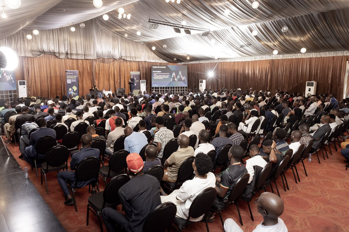 binanceafrique's tweet photo. Communauté Malienne 🇲🇱 🙌🏽

Plus de 300 passionnés de crypto nous ont rejoints pour notre tout premier meetup, et c'était au-delà de nos espérances !

Nous sommes impatients de continuer à faire grandir cette incroyable communauté. 🚀

#BinanceMeetupBamako https://t.co/7qz0Ex85KC