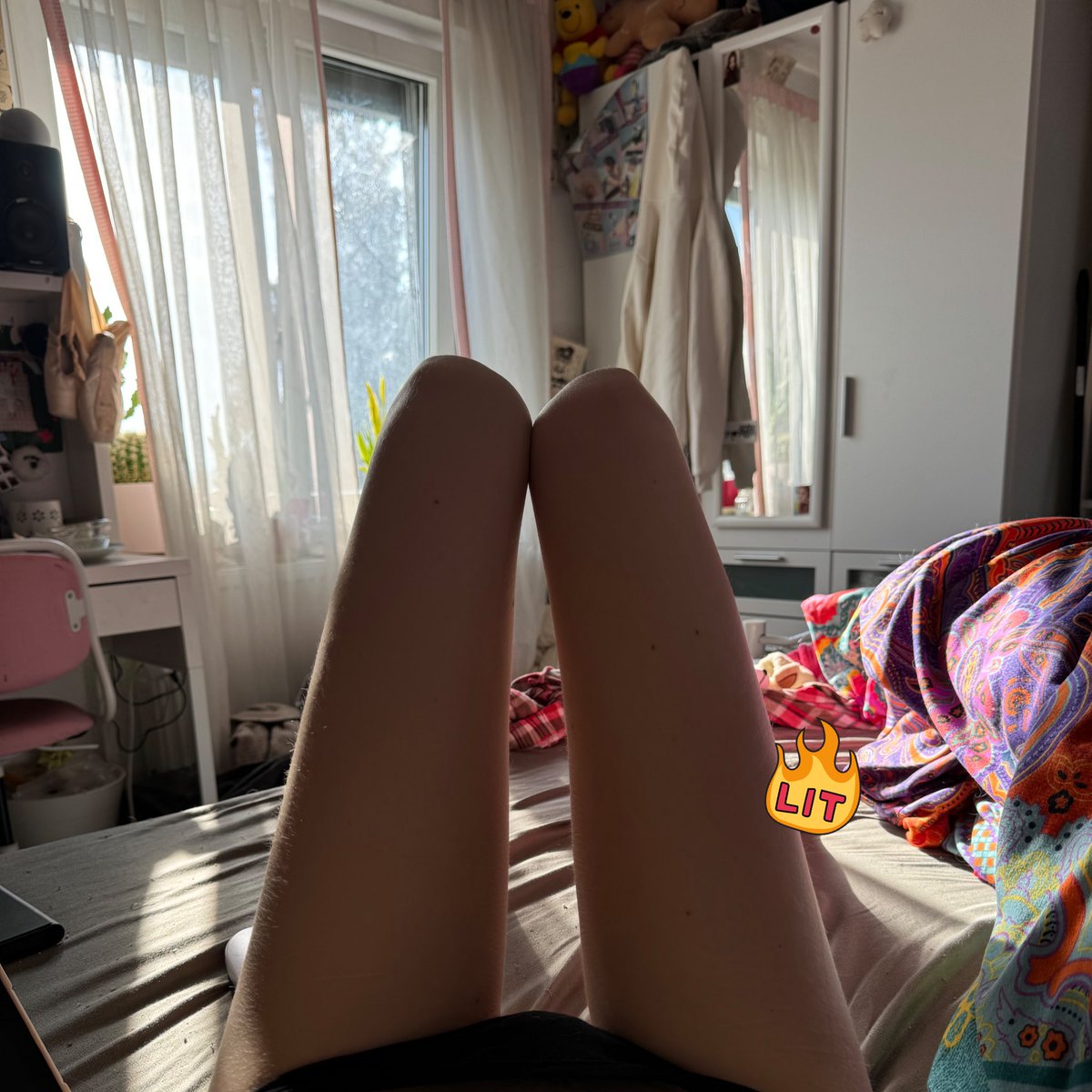 thigh gap this morning i feel like my legs slimmed down a bit yayay !!