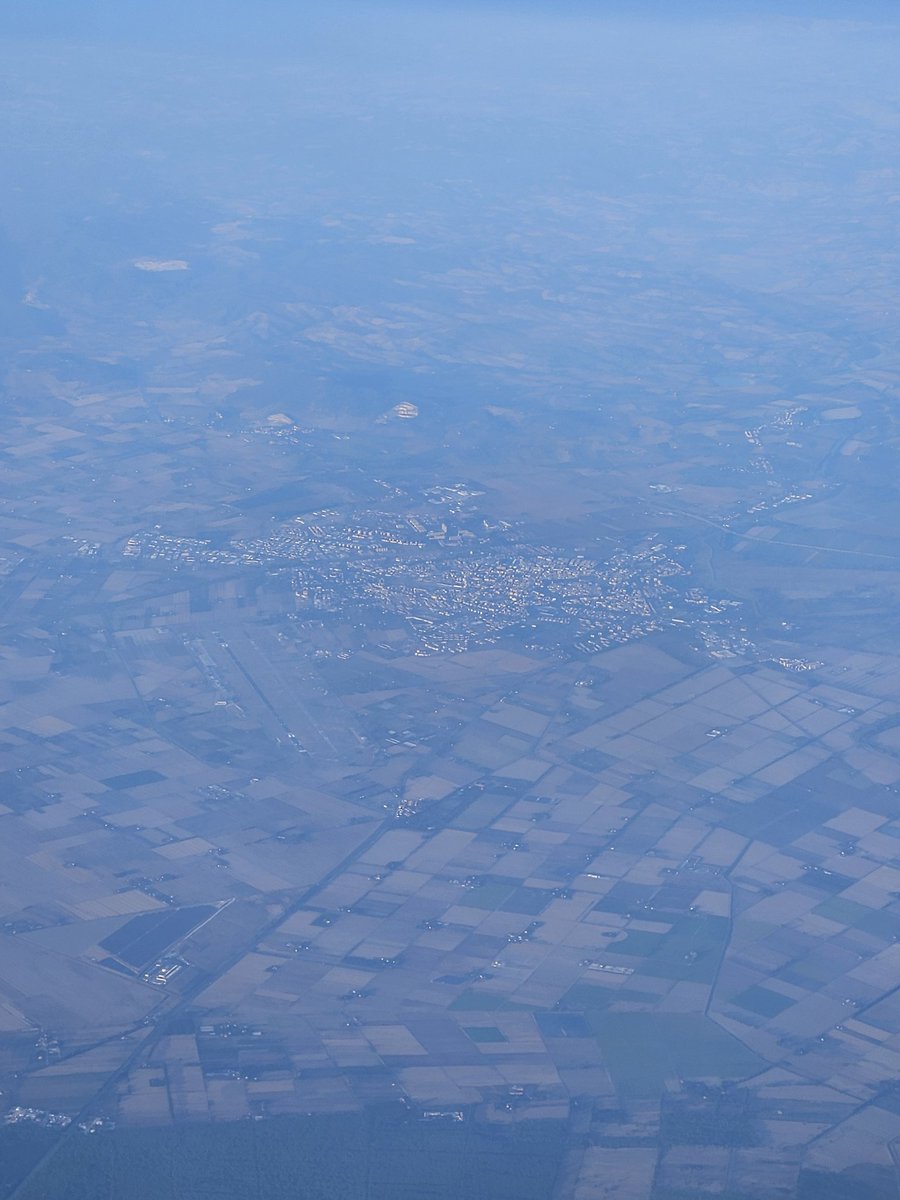 ANR_Parcedes's tweet photo. #EAA Rome 2024, c'est fini 😞 et c'était bien 😀 
Retour en France, avec un peu de prospection aérienne avec Easyjet sur le terrain italien de #parcedes sur la Maremma 😉😇 https://t.co/9toevfMUOZ