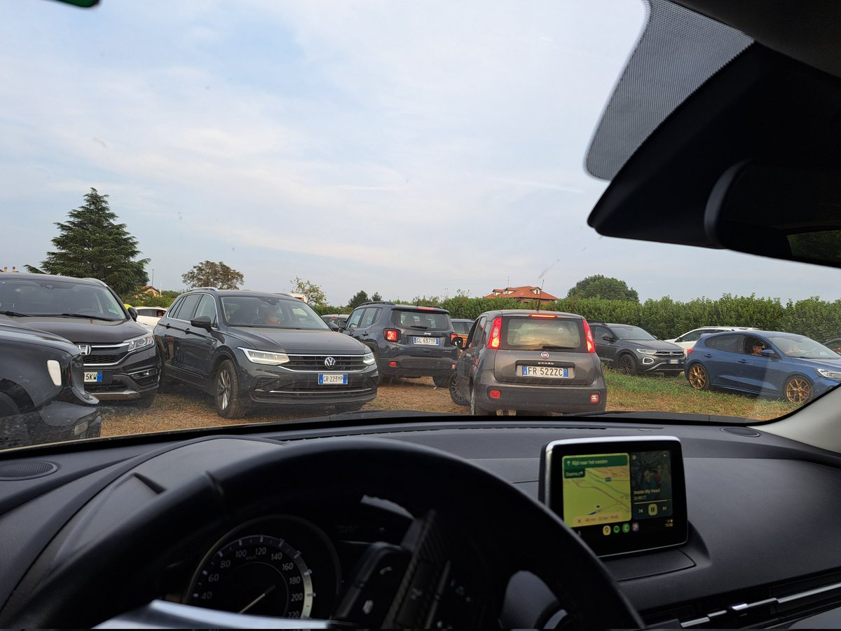 Robert7Bosch's tweet photo. Dag 2- P7: Drama op de baan. Drama op de parkeerplaats 🤣. https://t.co/6f8uITP4lP